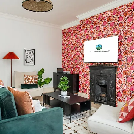 New Amazing Flat-2bedrooms-parking-by Fabaccommodation Bristol