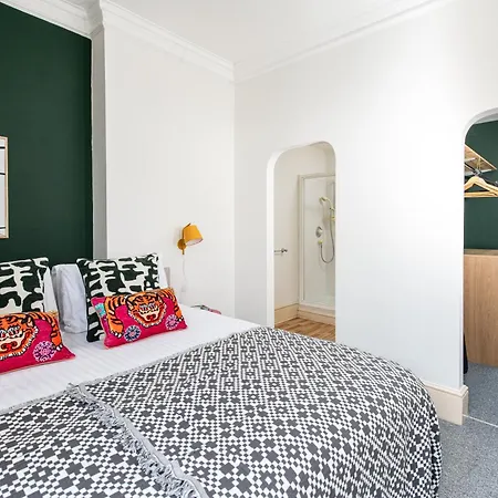 Amazing Flat-2bedrooms-parking-by Fabaccommodation Bristol