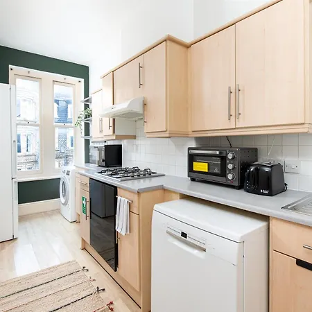 Amazing Flat-2bedrooms-parking-by Fabaccommodation Bristol