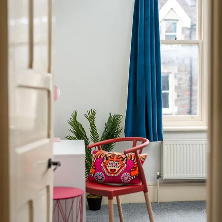 Amazing Flat-2bedrooms-parking-by Fabaccommodation Apartment *