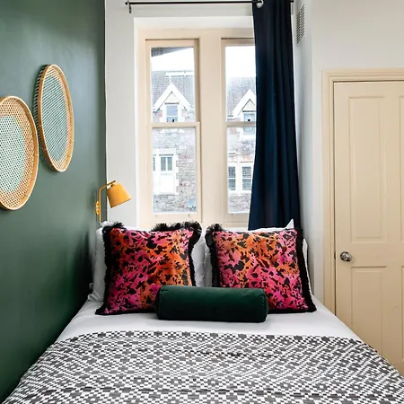 Amazing Flat-2bedrooms-parking-by Fabaccommodation Apartment