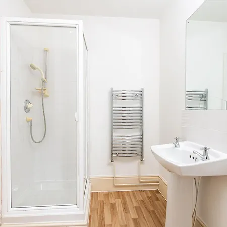 Amazing Flat-2bedrooms-parking-by Fabaccommodation Bristol