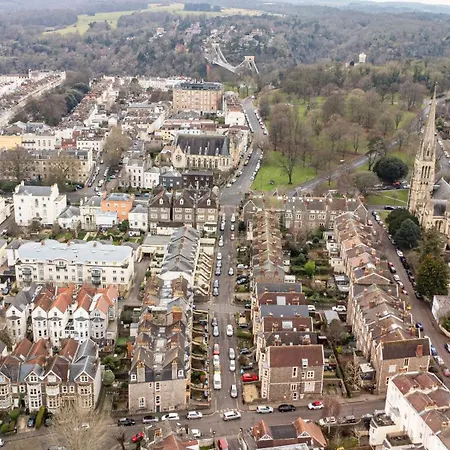 New Amazing Flat-2bedrooms-parking-by Fabaccommodation Lejlighed