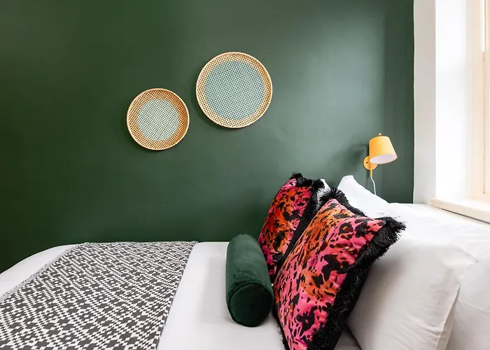 New Amazing Flat-2bedrooms-parking-by Fabaccommodation Lejlighed