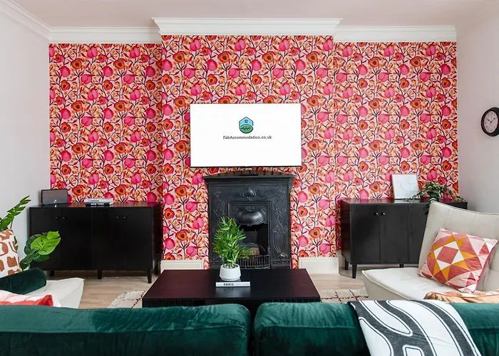 Apartament New Amazing Flat-2bedrooms-parking-by Fabaccommodation Bristol