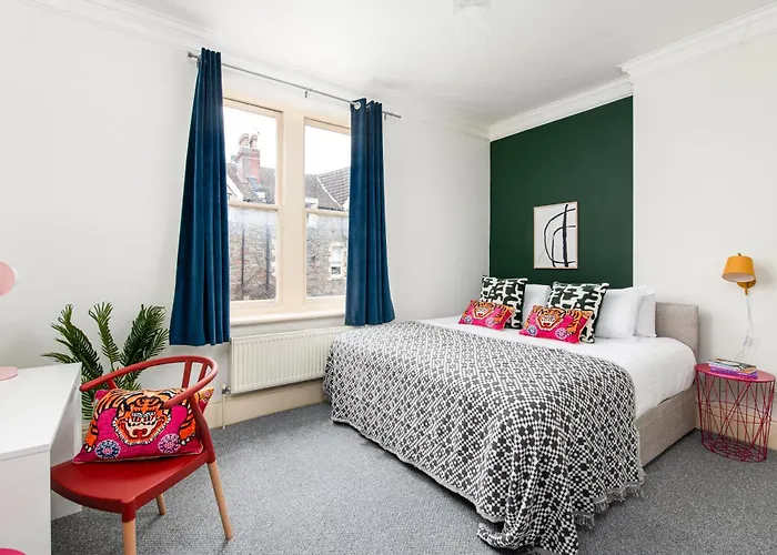 Amazing Flat-2bedrooms-parking-by Fabaccommodation * Bristol