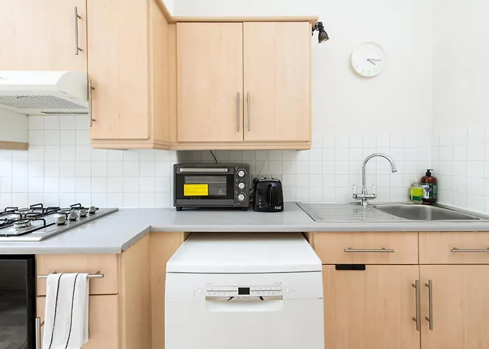 New Amazing Flat-2bedrooms-parking-by Fabaccommodation Apartman Bristol