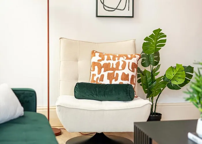 New Amazing Flat-2bedrooms-parking-by Fabaccommodation *