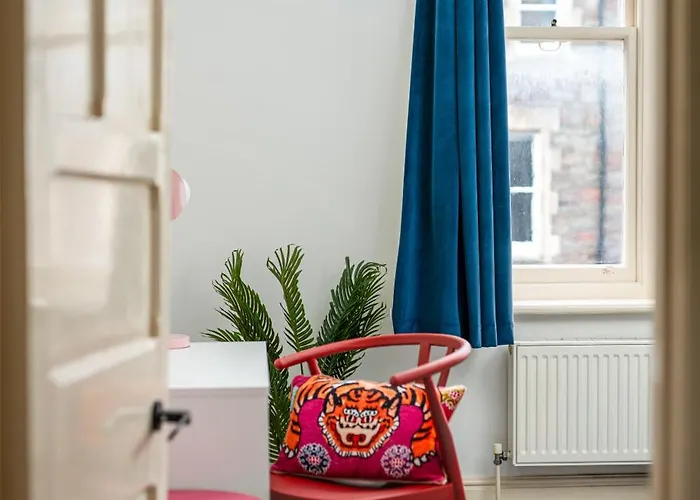 Amazing Flat-2bedrooms-parking-by Fabaccommodation Apartment *