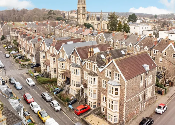 Amazing Flat-2bedrooms-parking-by Fabaccommodation Bristol