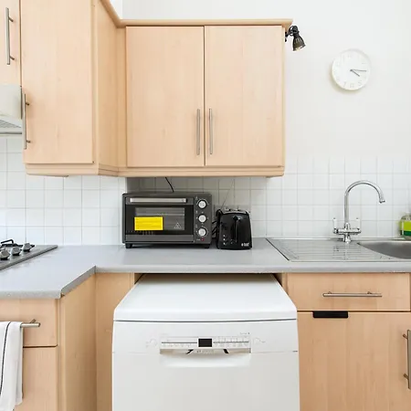New Amazing Flat-2bedrooms-parking-by Fabaccommodation Apartamento Bristol